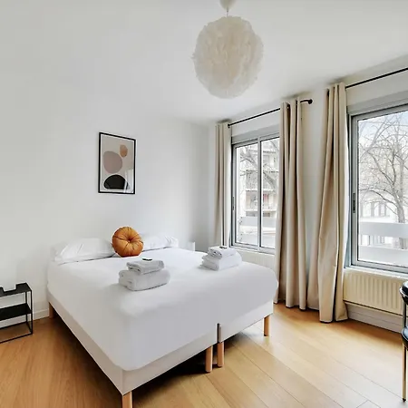 Superb 2 Bedroom 4p Alesia Apartament